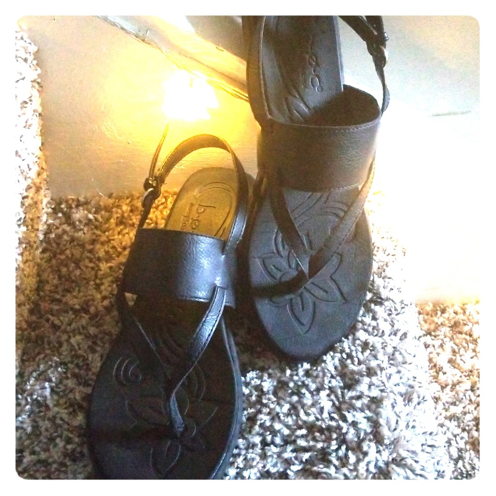 Born sandals